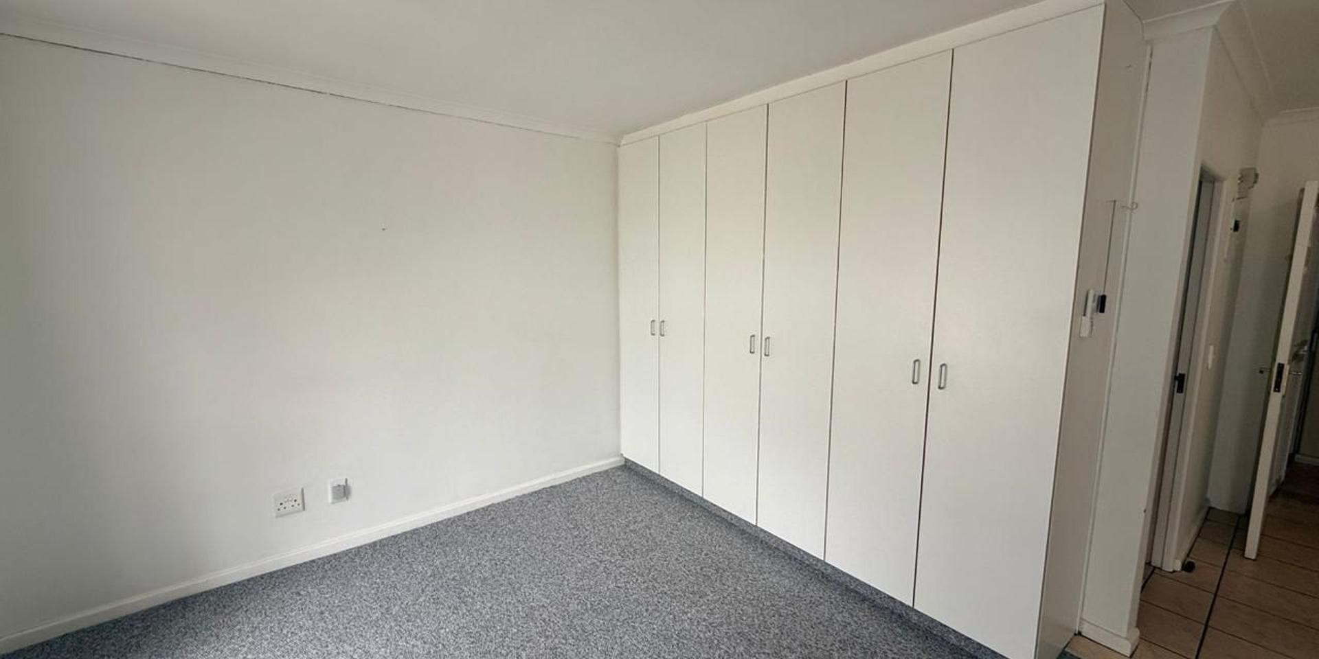 Image 4 of 6