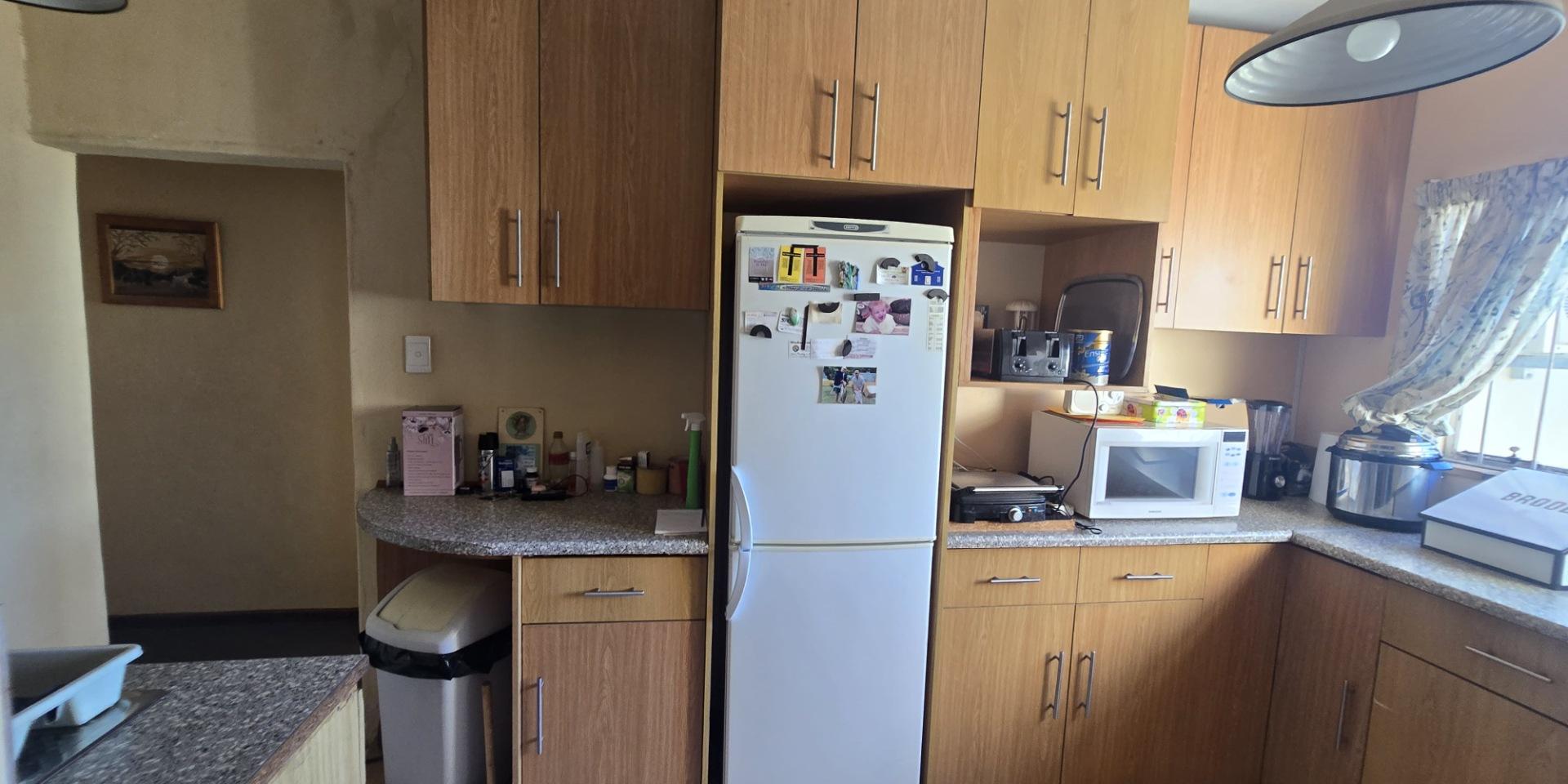 Image 4 of 6