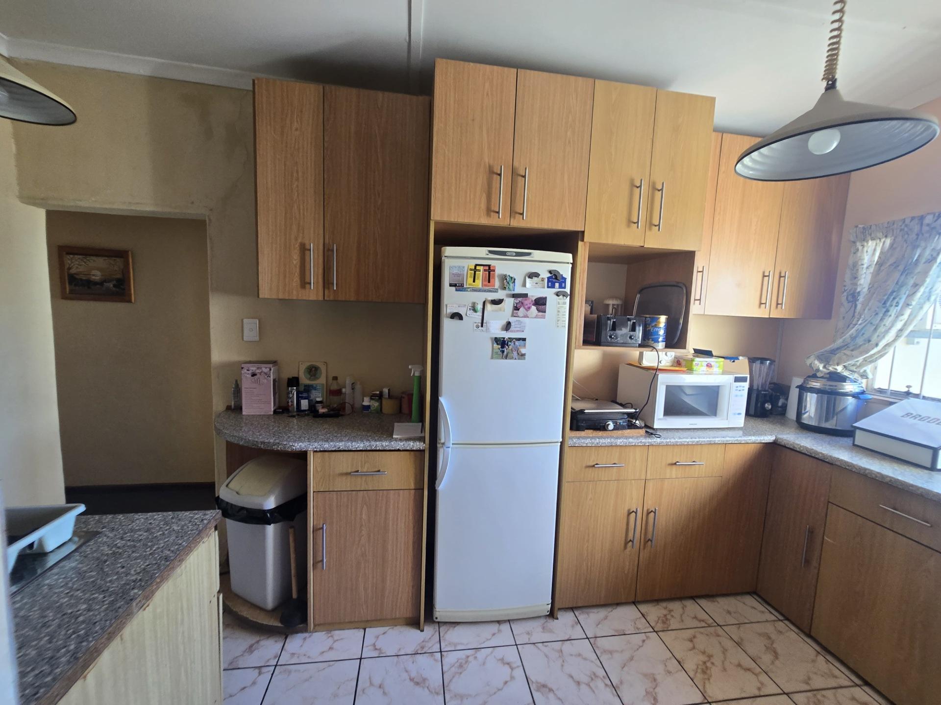 Image 4 of 6