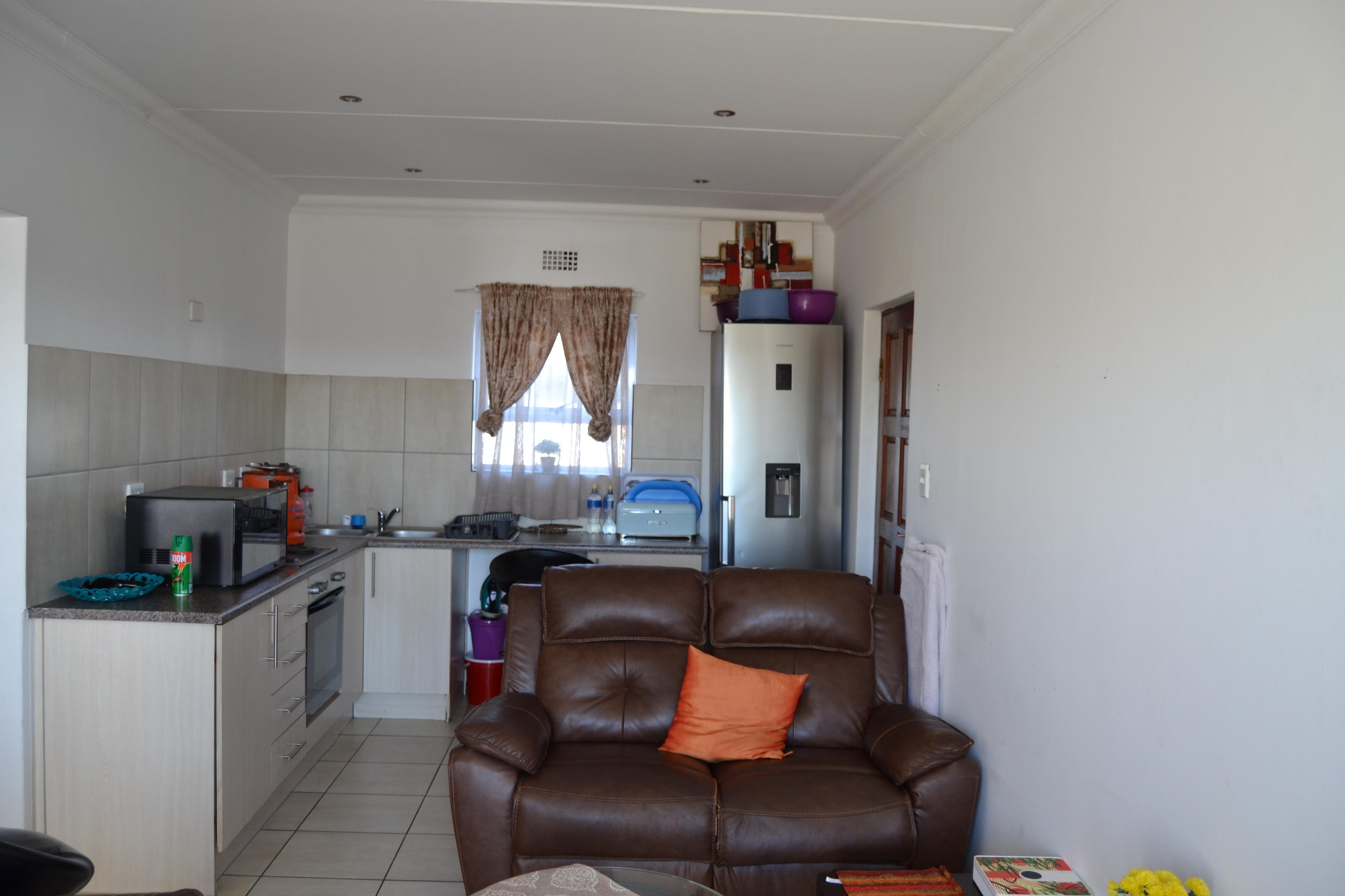 Image 2 of 6