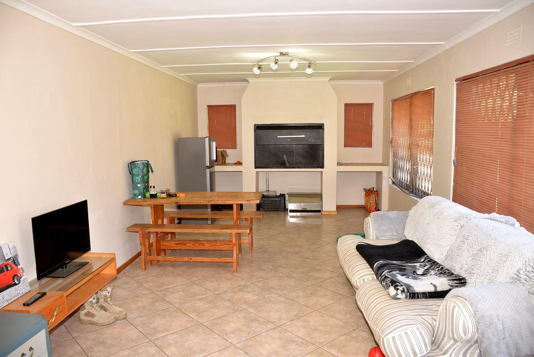 Image 2 of 6