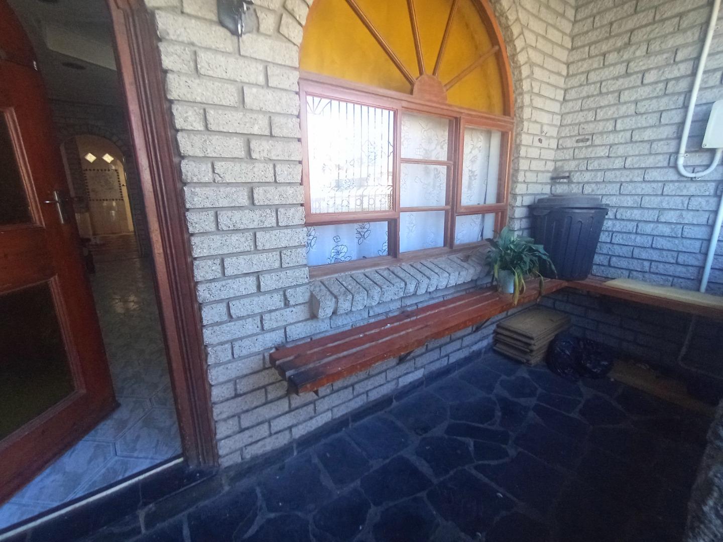 Image 3 of 6