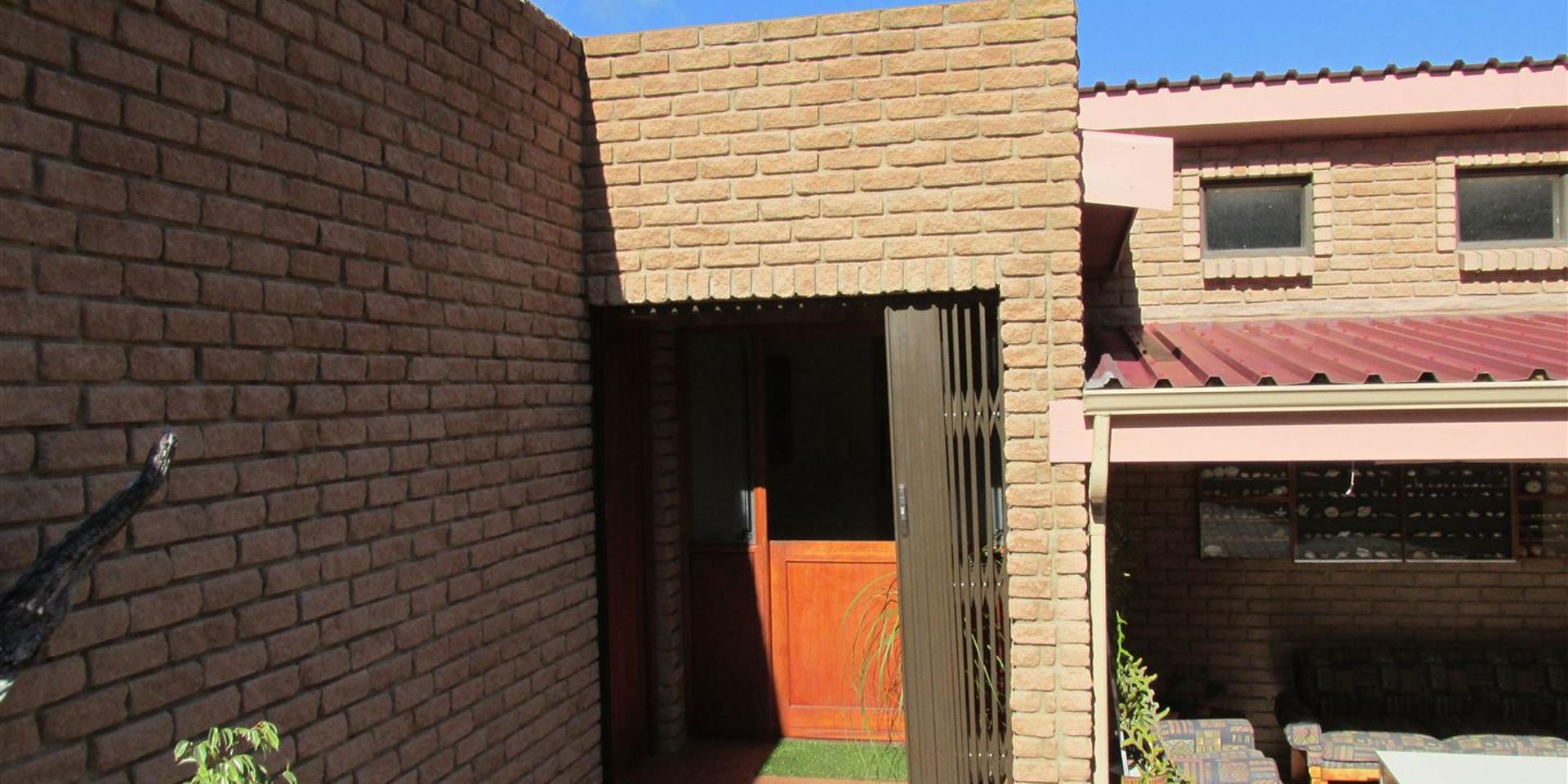 Image 4 of 6