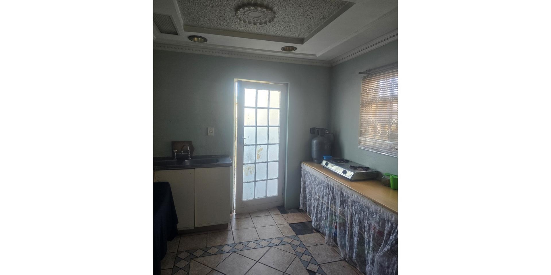Image 4 of 6