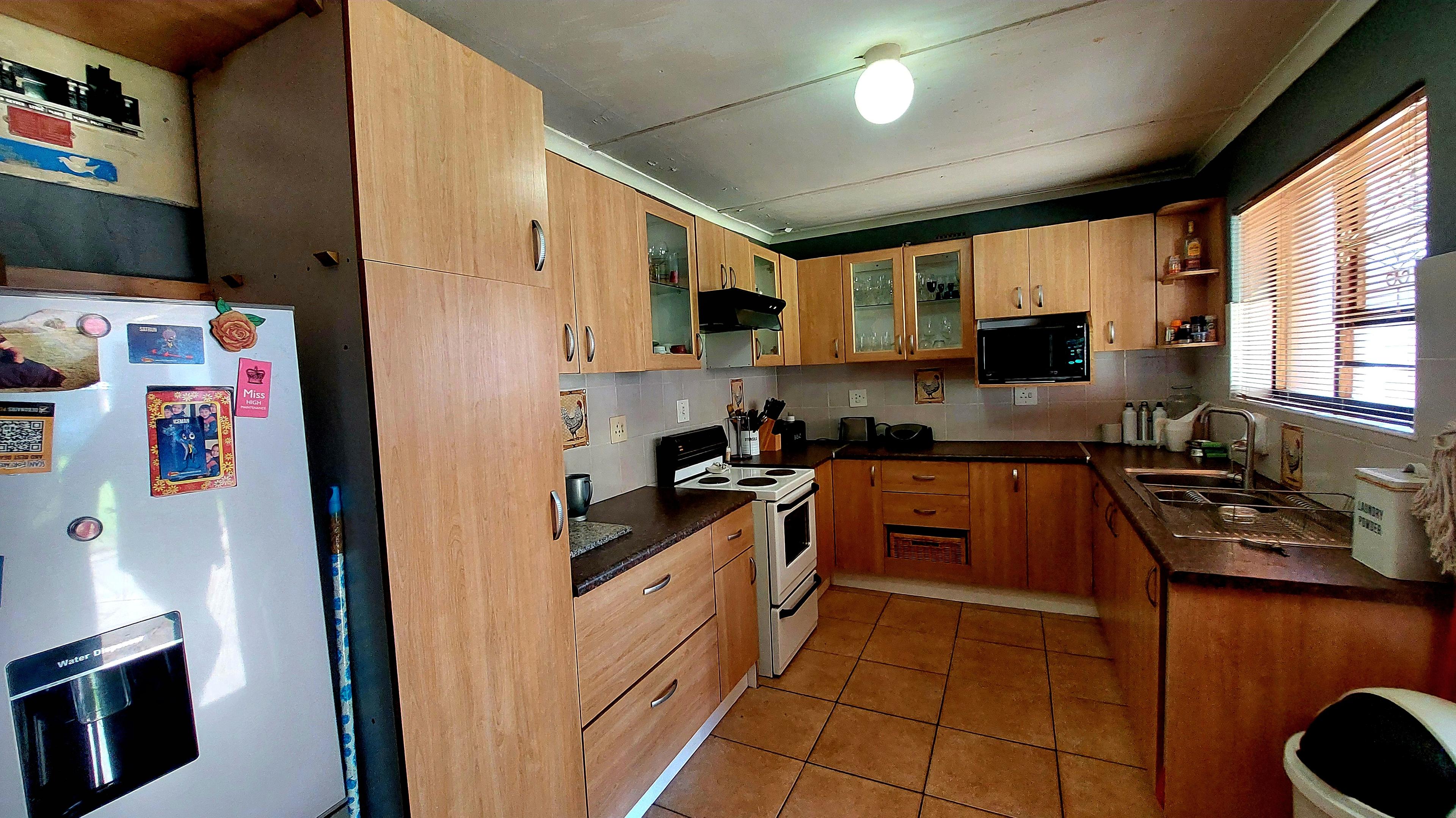 Image 3 of 6