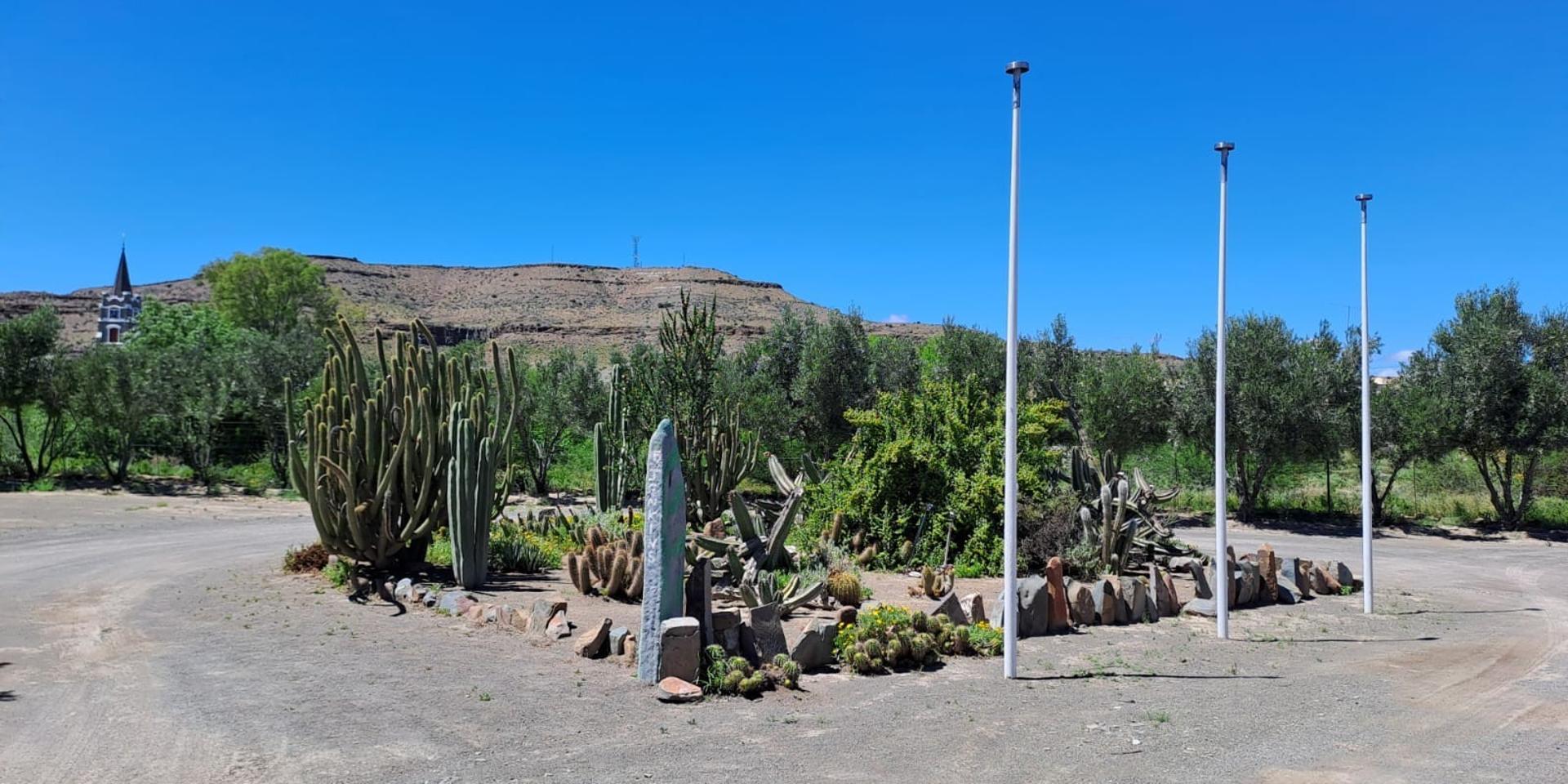Image 4 of 6