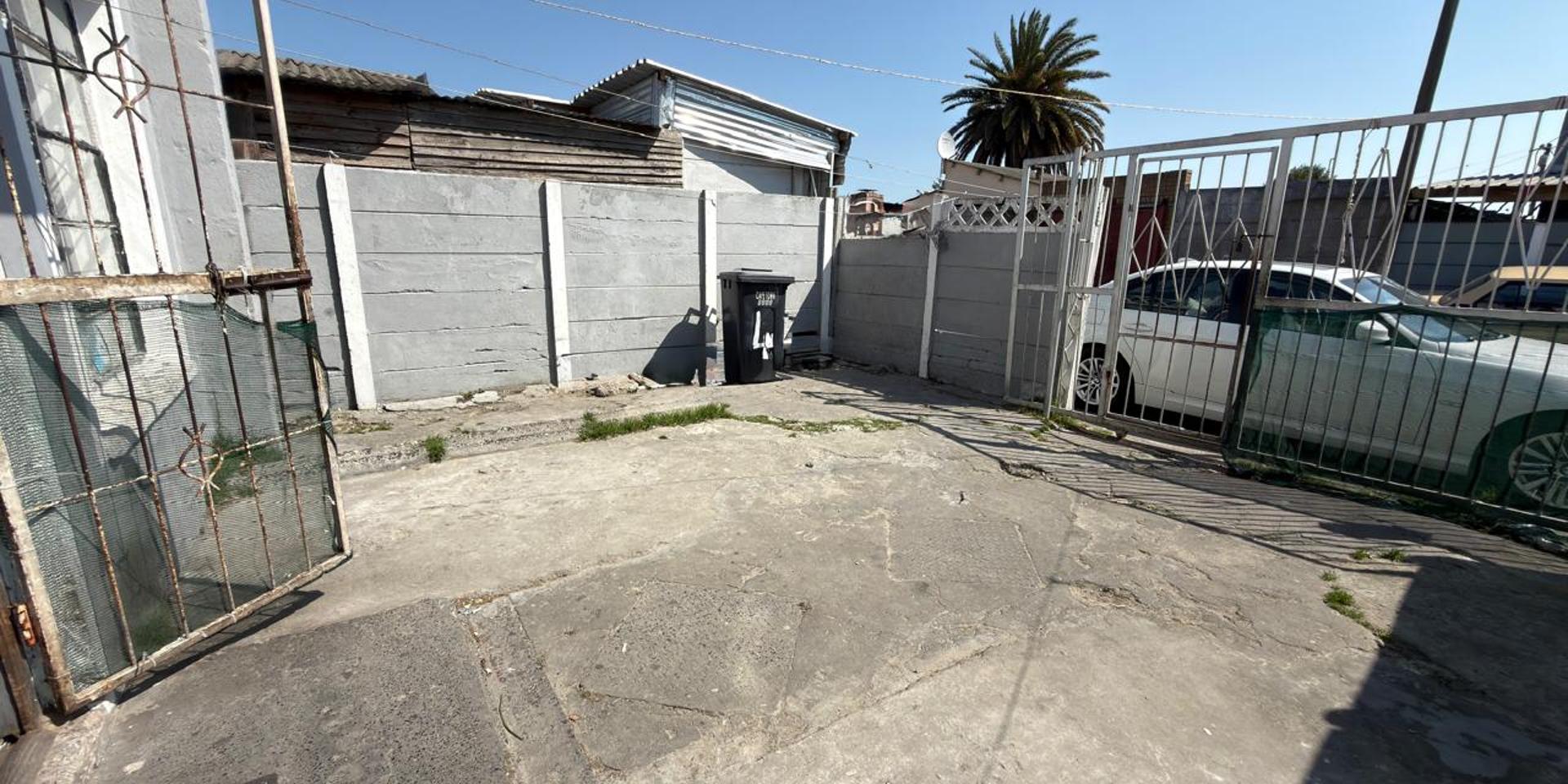 Image 4 of 6