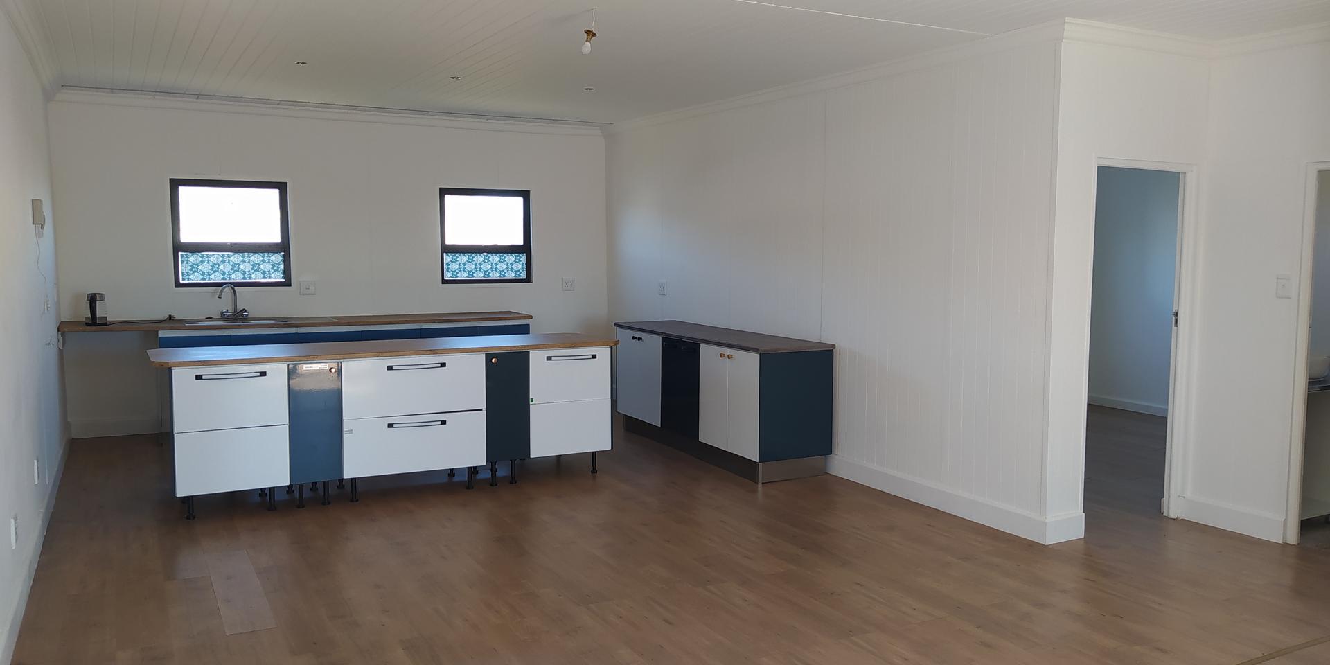 Image 2 of 6