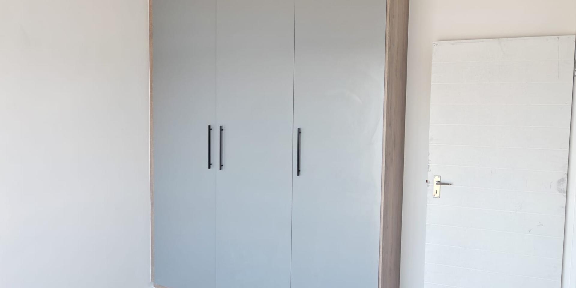 Image 4 of 6