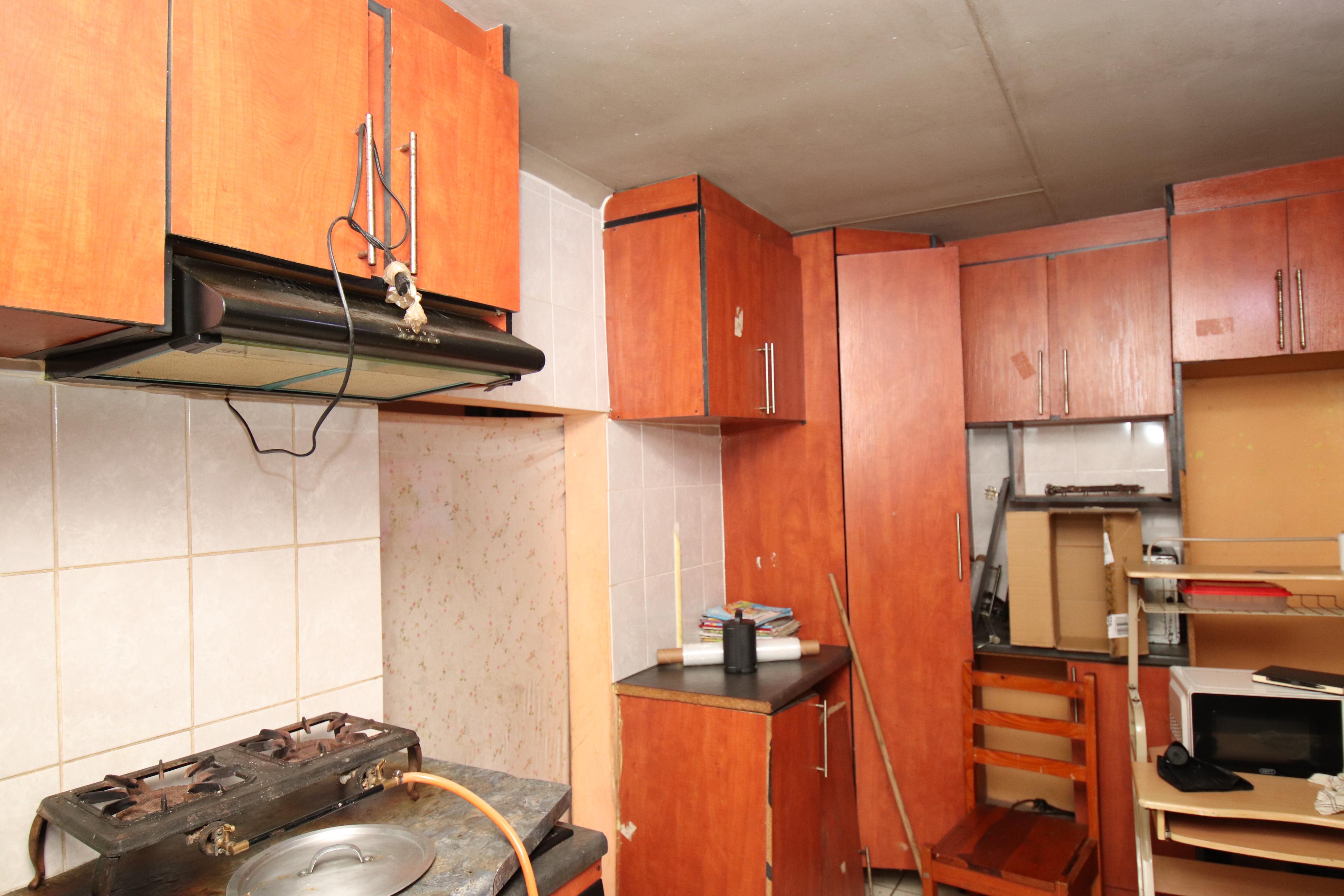 Image 4 of 6