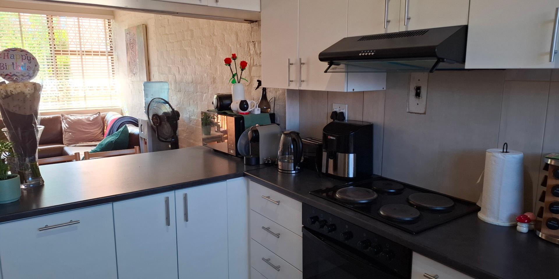 Image 4 of 6