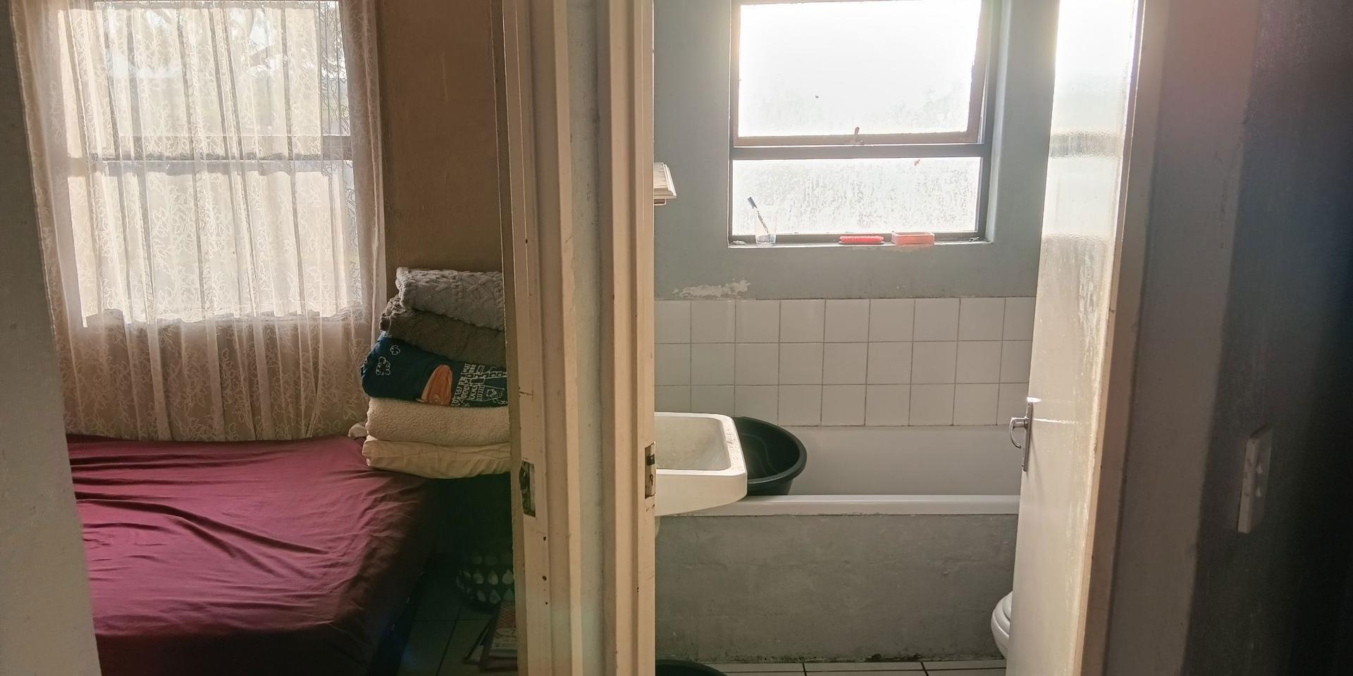 Image 2 of 6