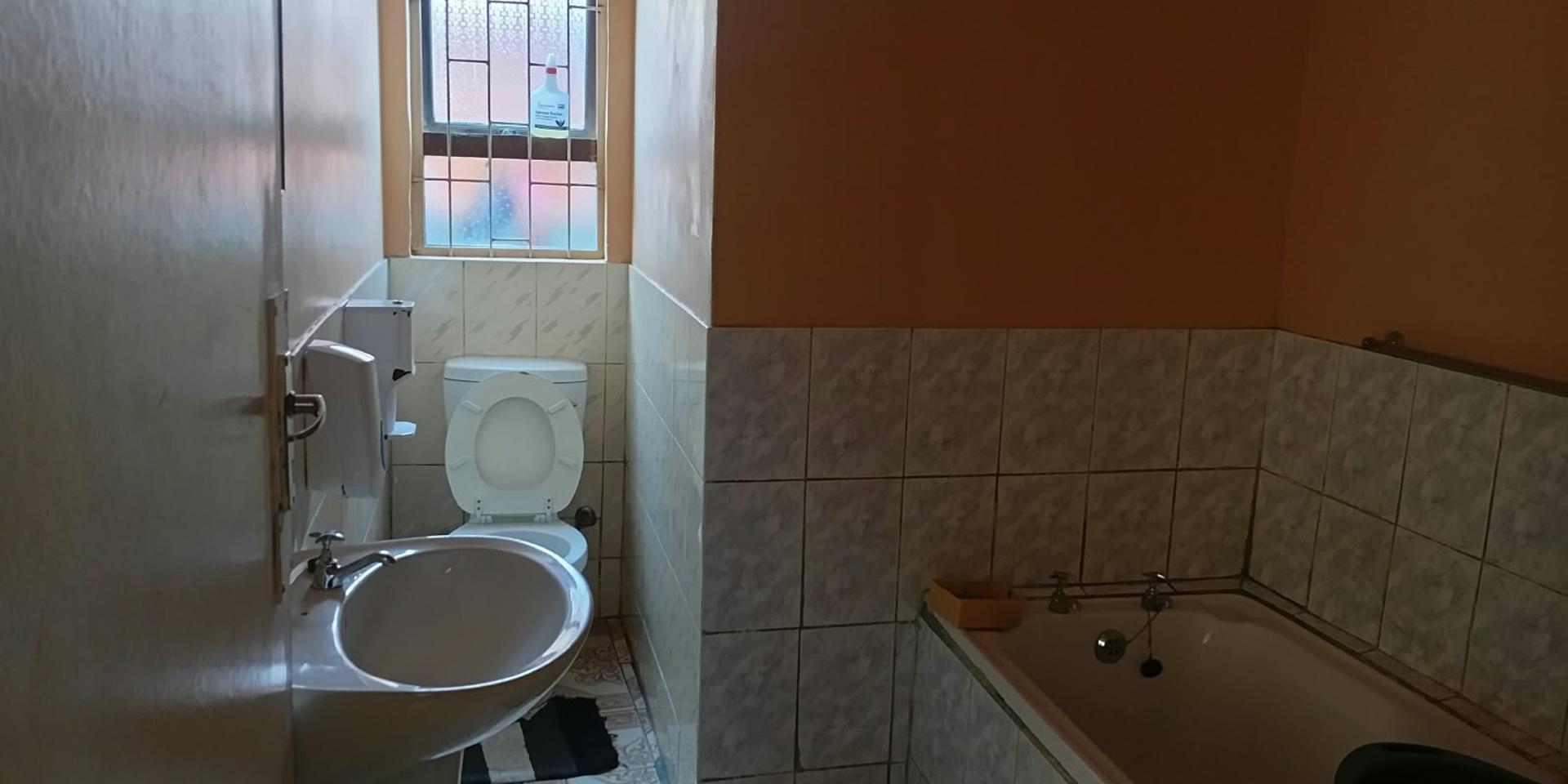 Image 4 of 6