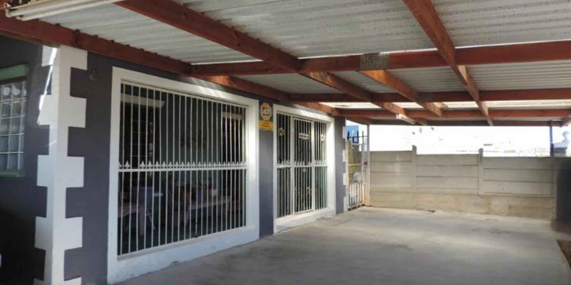 Image 2 of 6