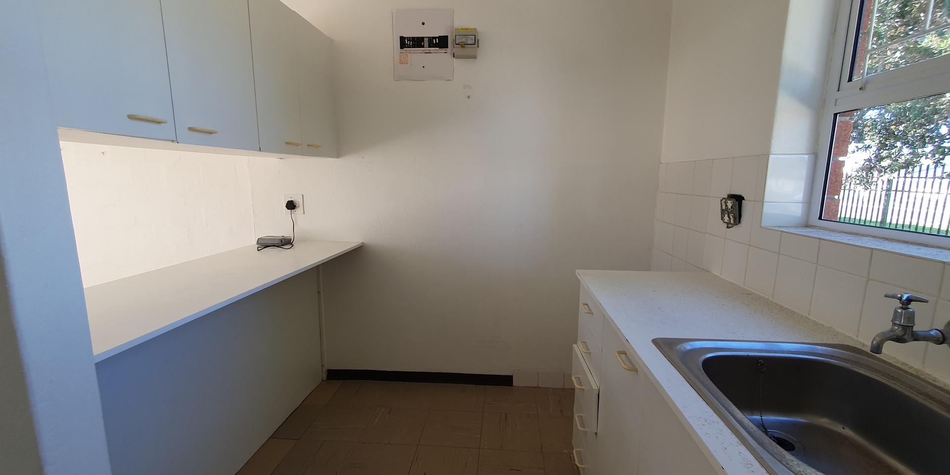 Image 4 of 6