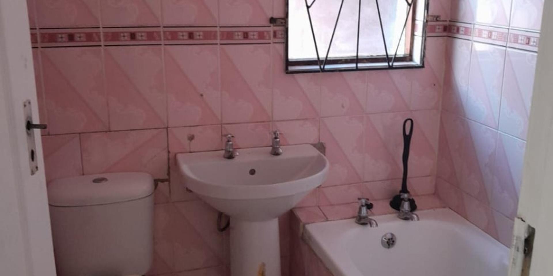 Image 4 of 6