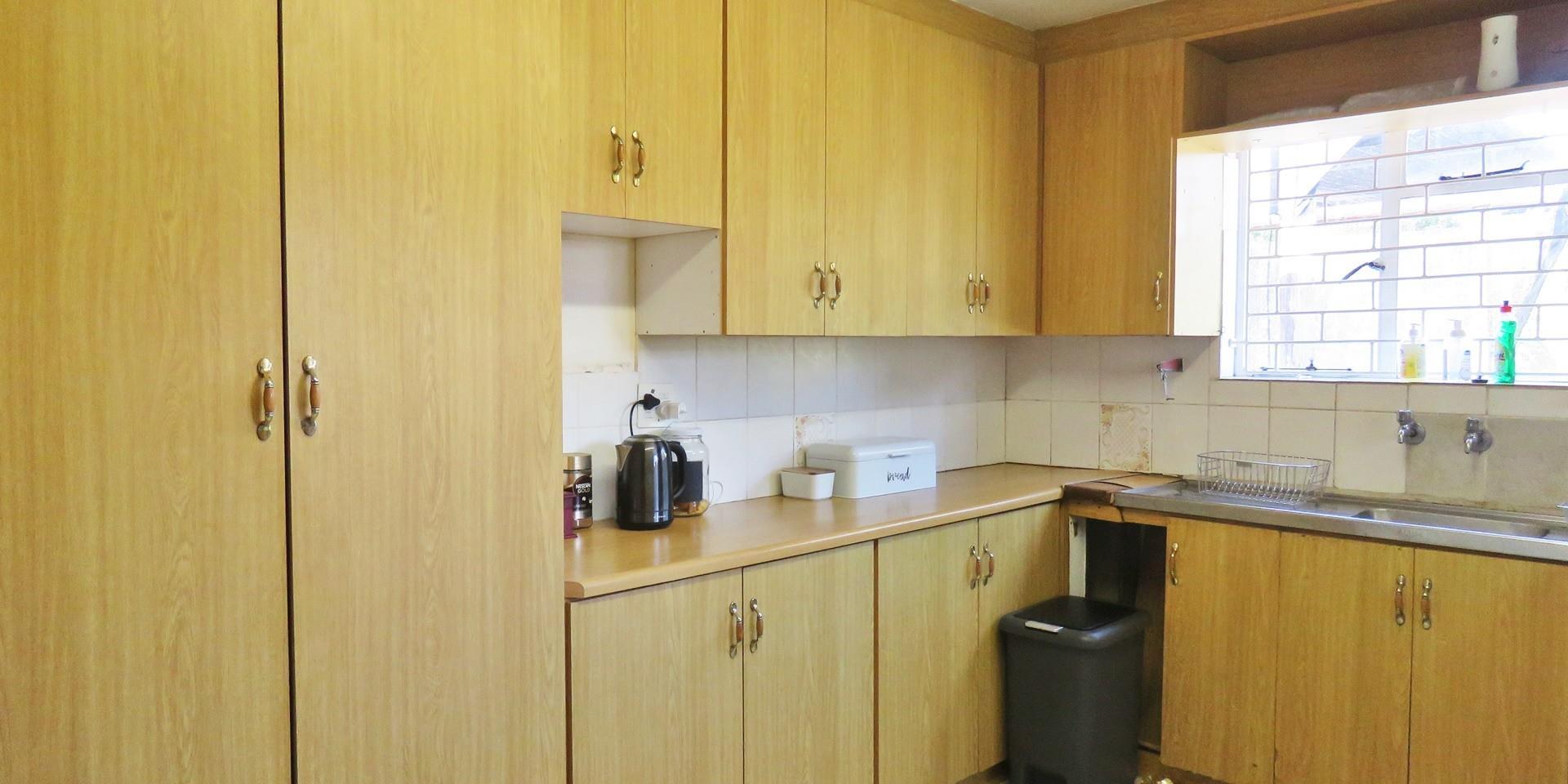 Image 4 of 6