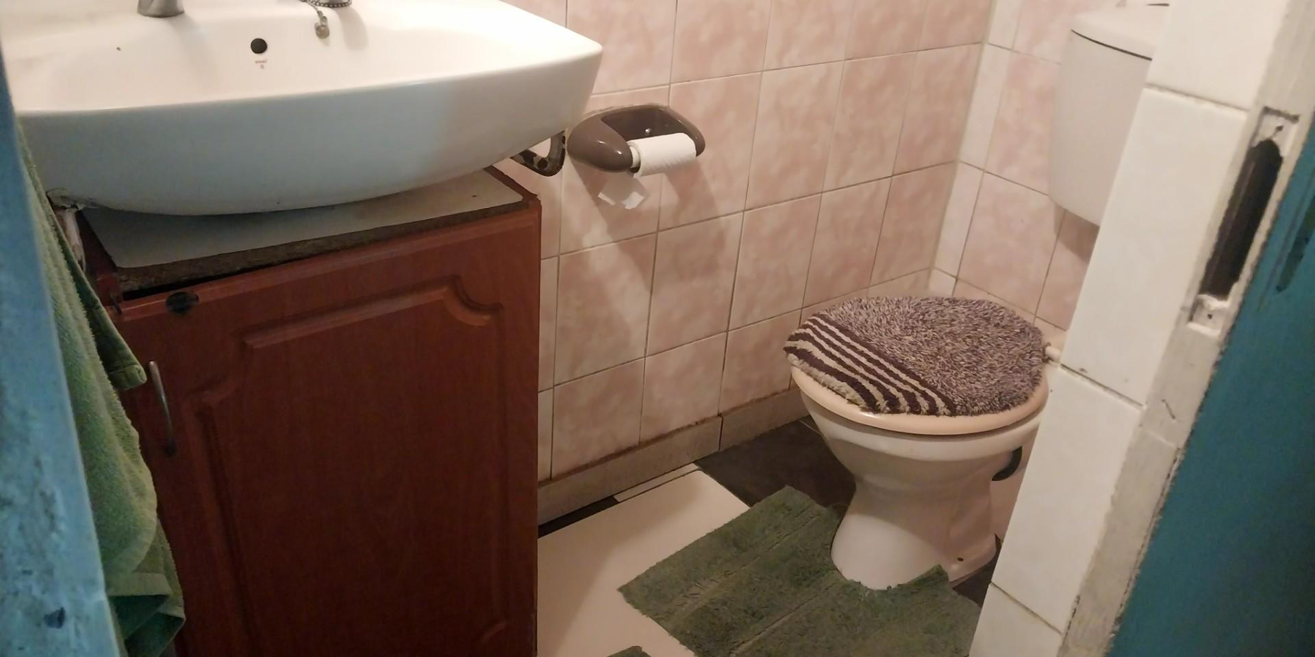 Image 3 of 6