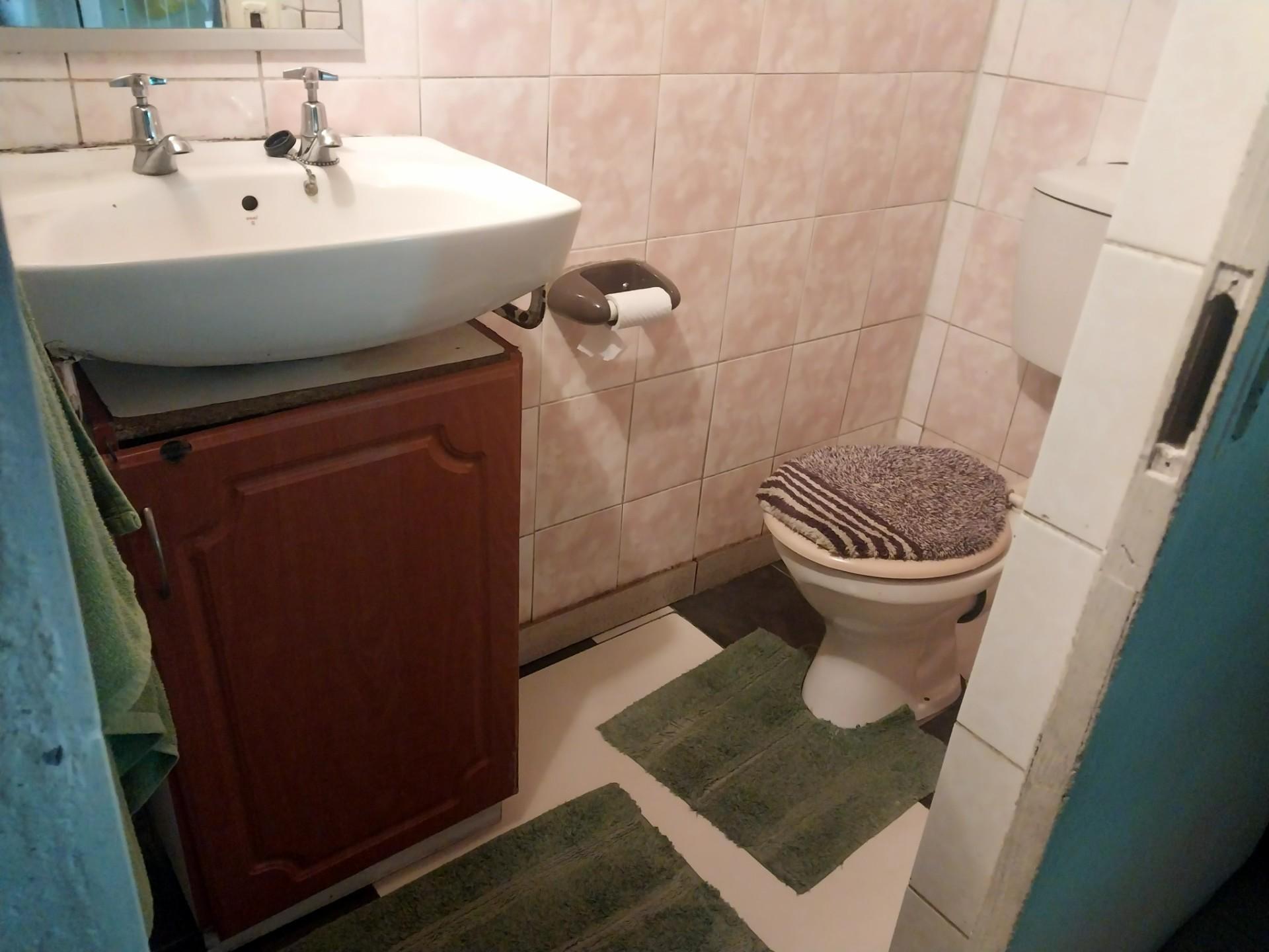 Image 3 of 6