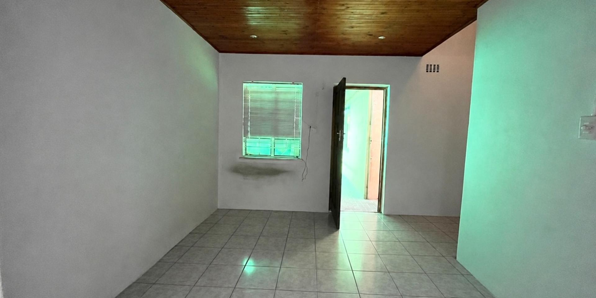 Image 4 of 6