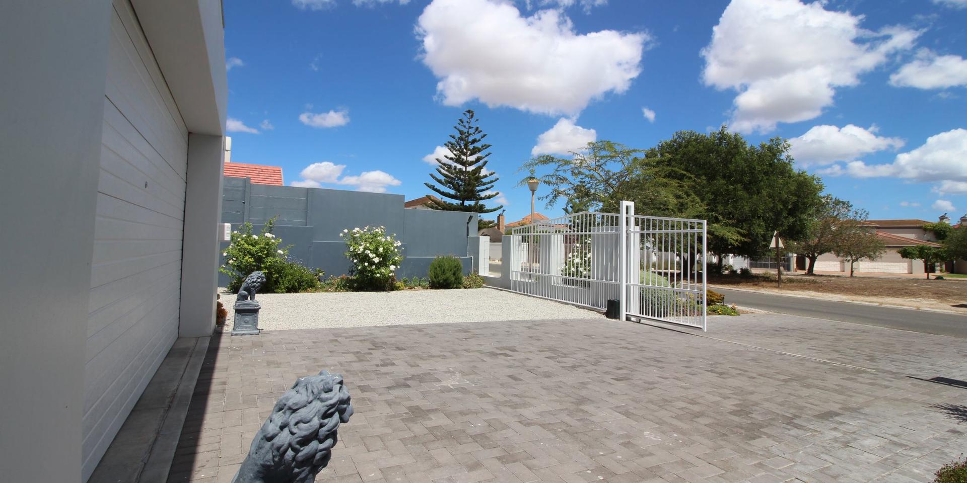 Image 4 of 6