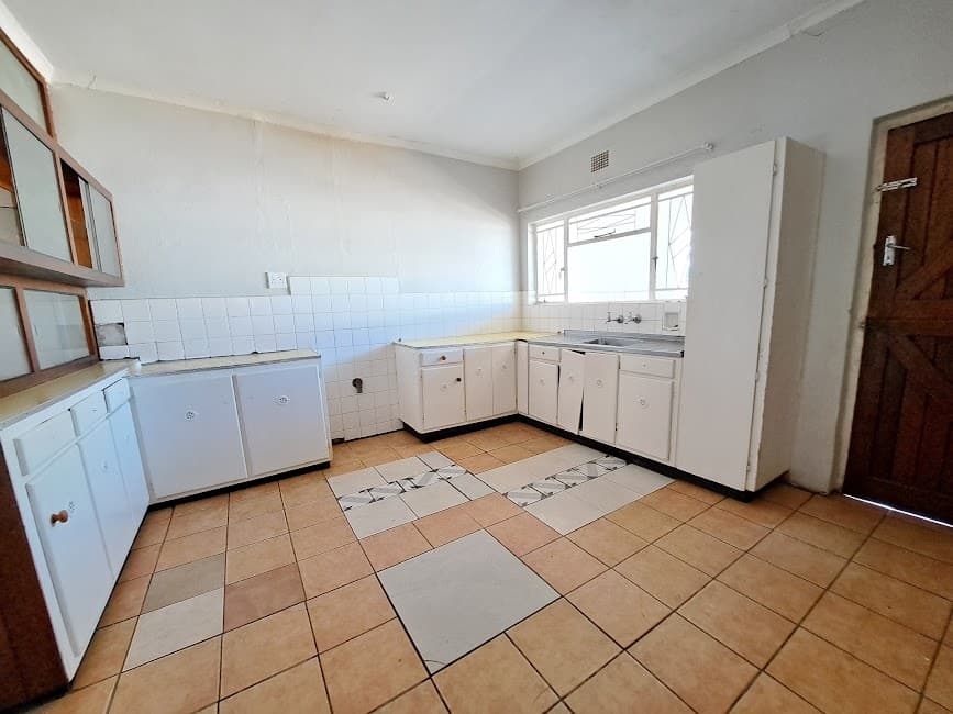 Image 3 of 6