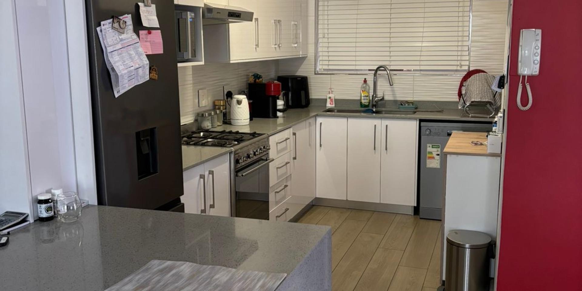 Image 4 of 6