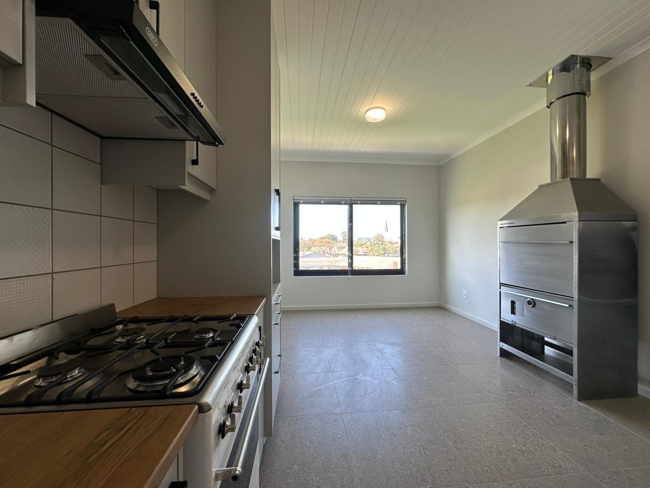 Image 2 of 6