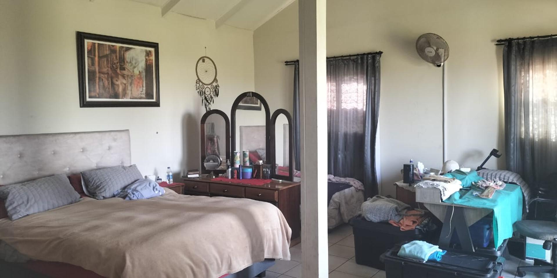 Image 3 of 6