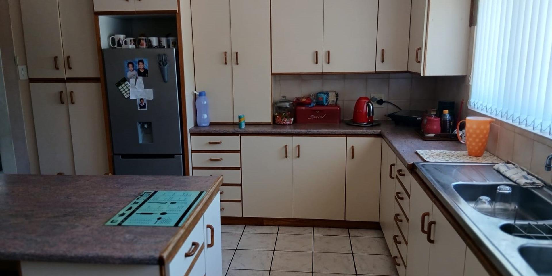 Image 4 of 6