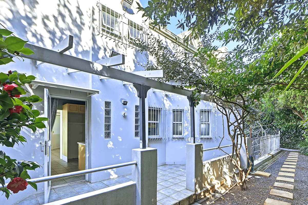 Image 4 of 6
