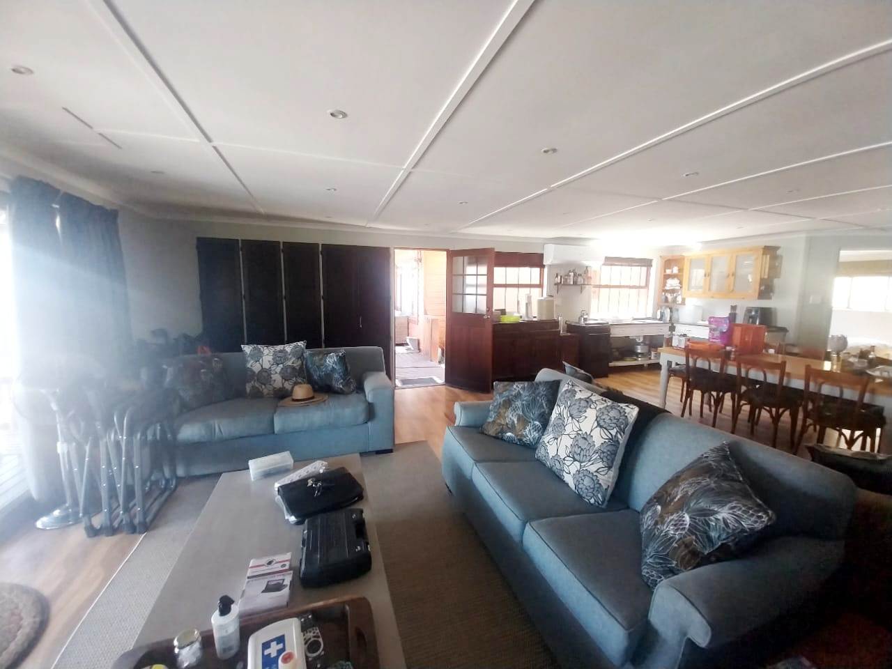 Image 4 of 6