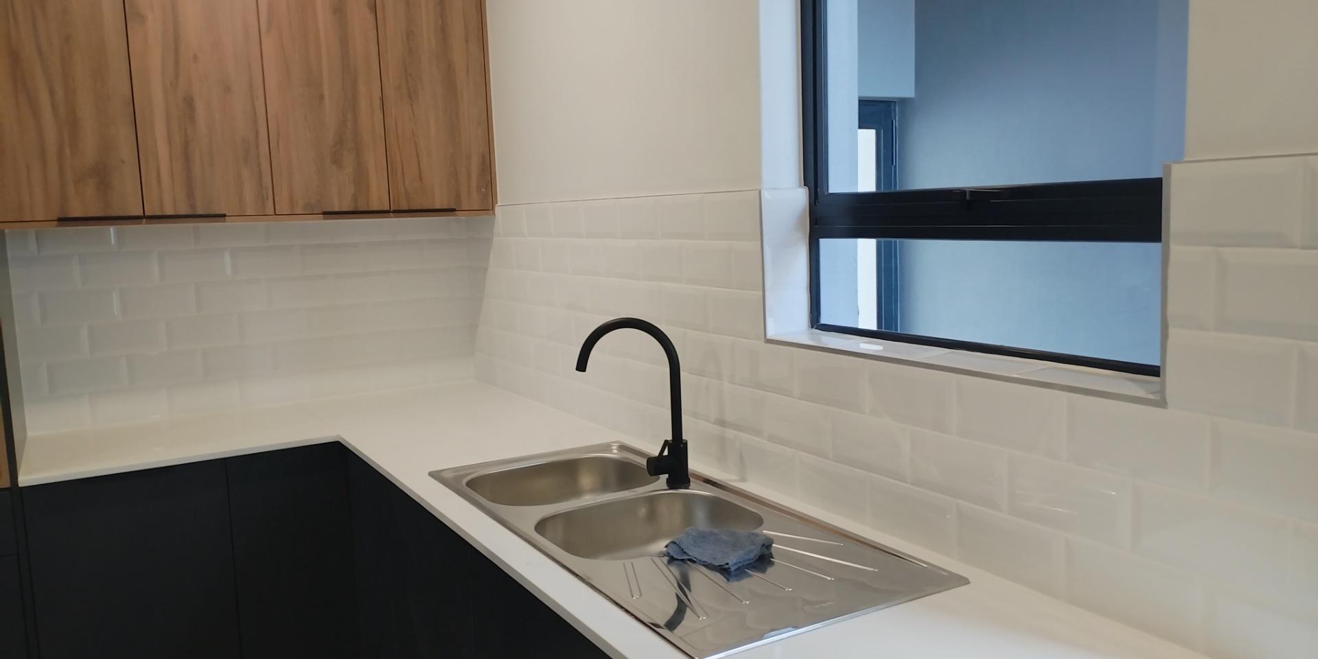 Image 3 of 6