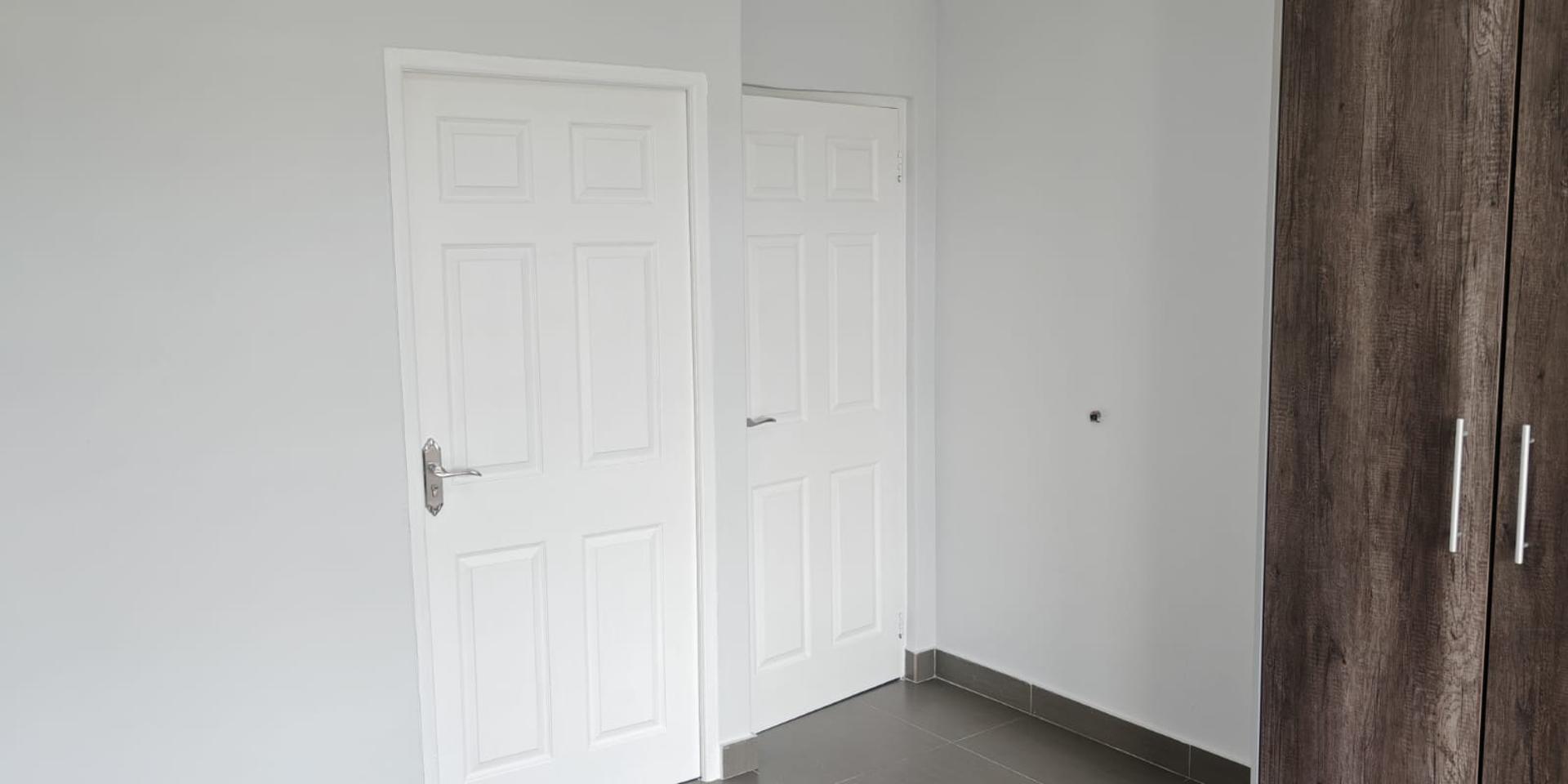 Image 4 of 6