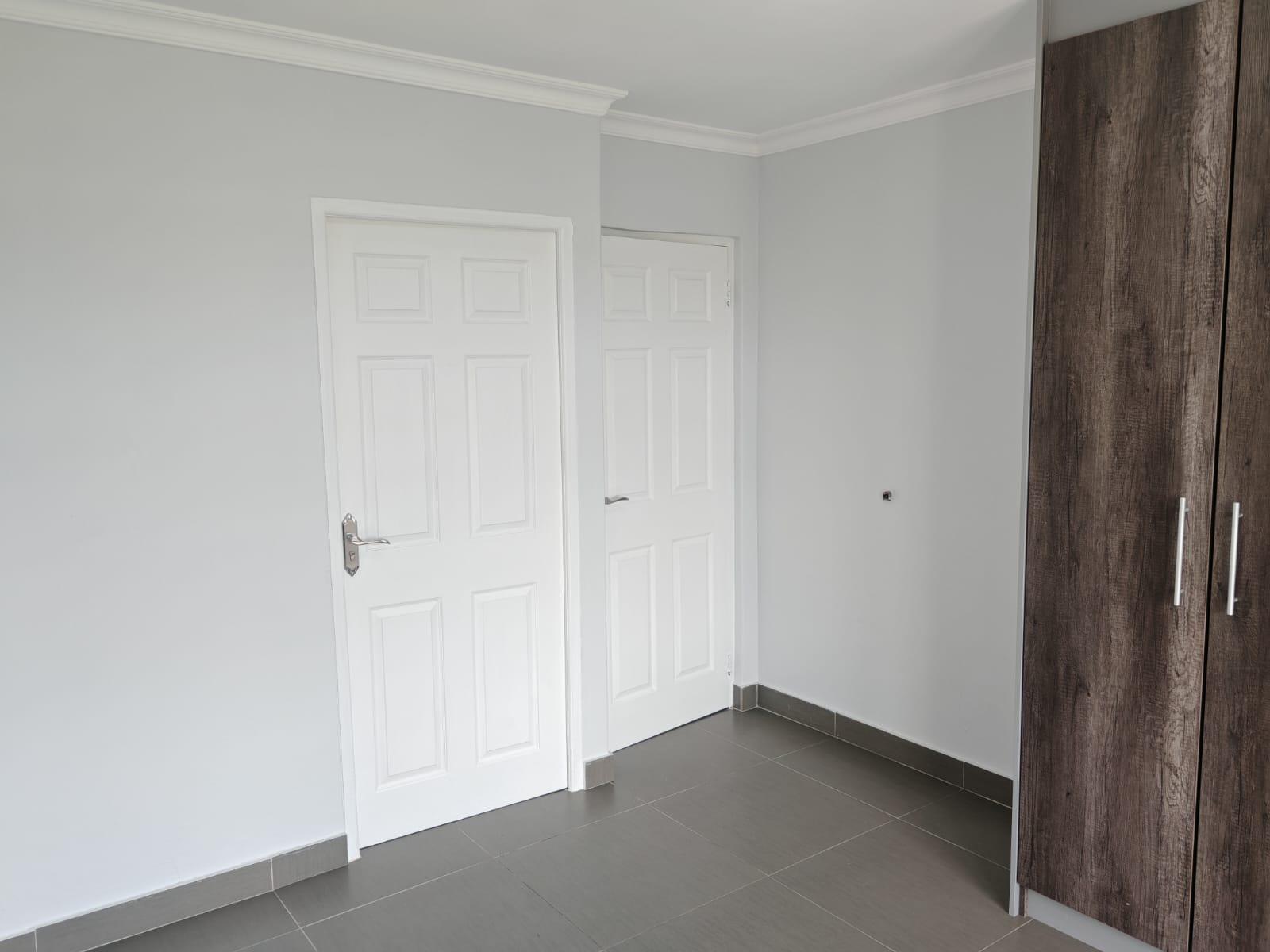Image 4 of 6