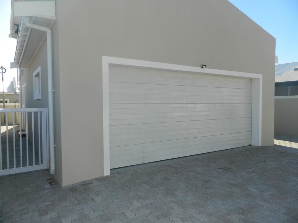 Image 2 of 6