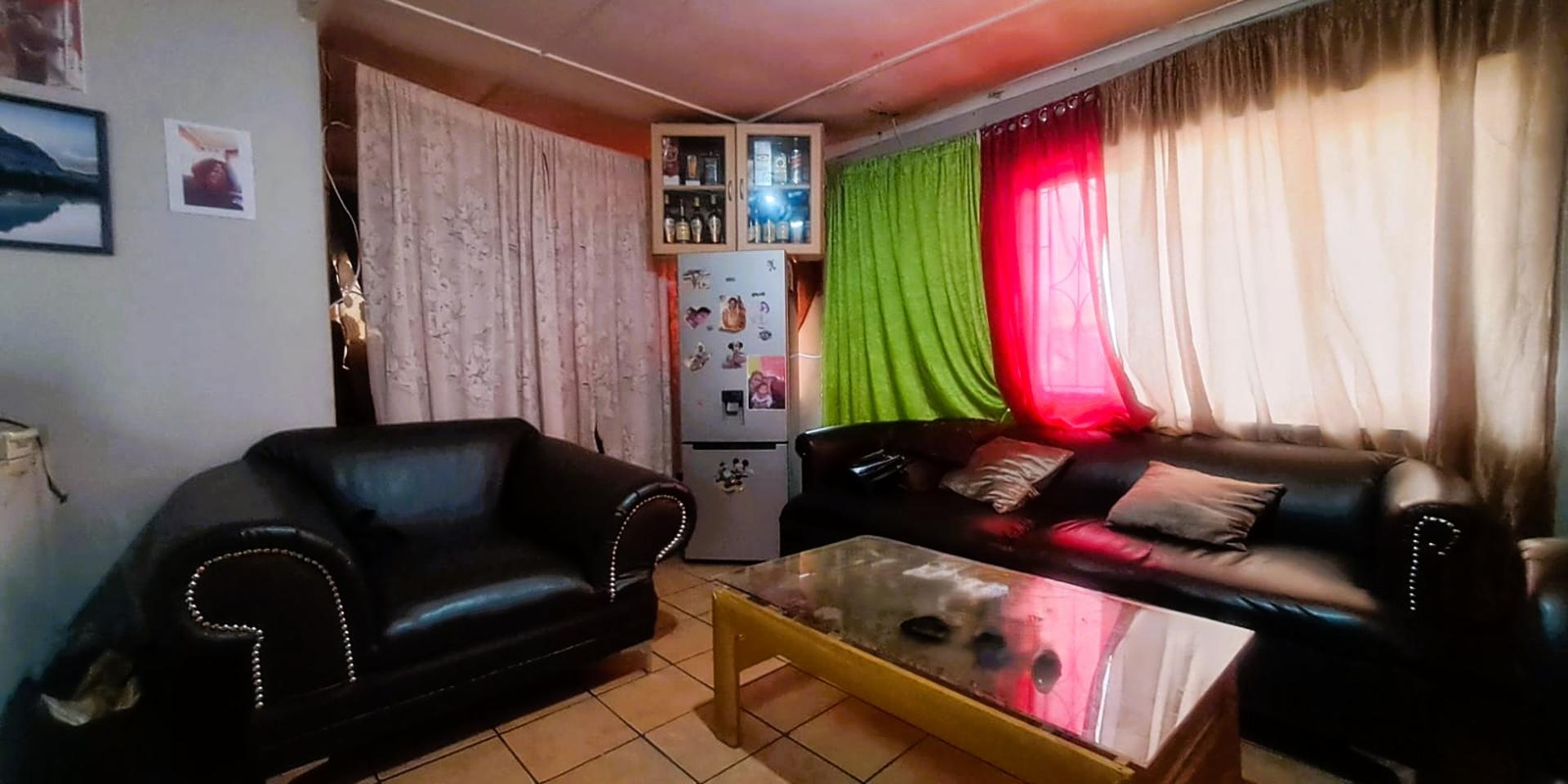 Image 4 of 6