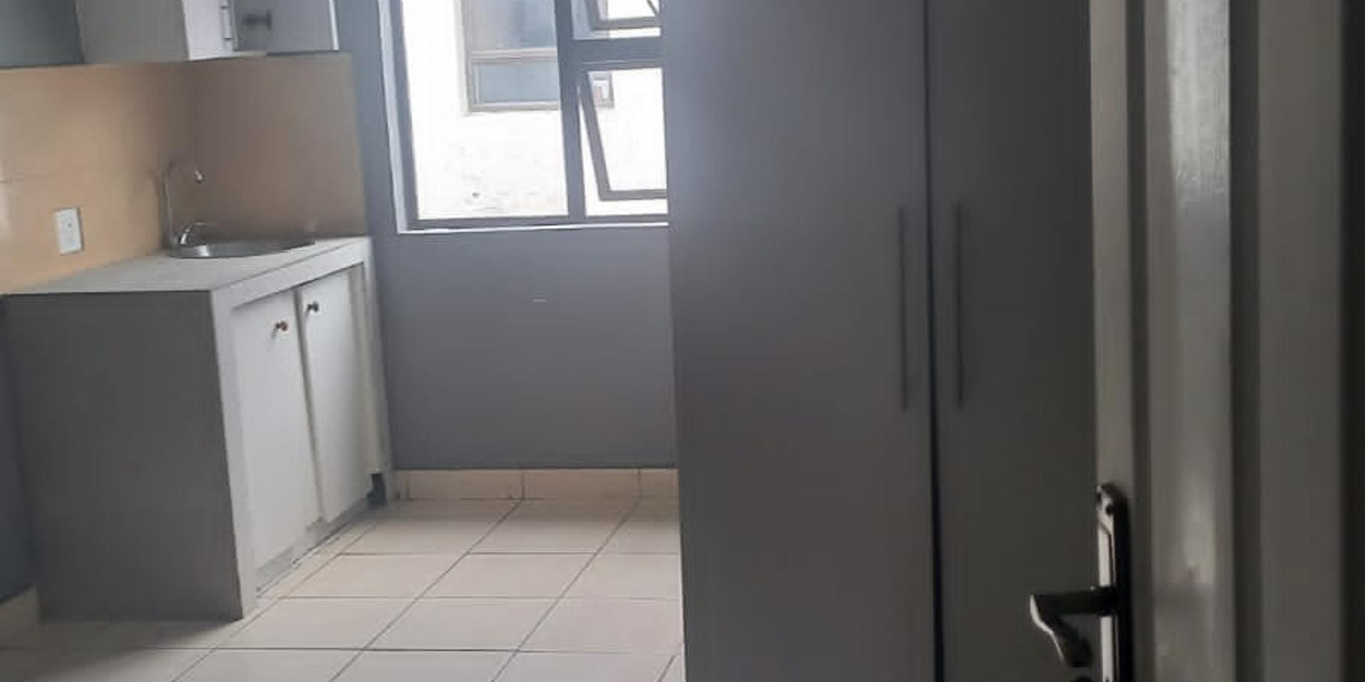 Image 4 of 6