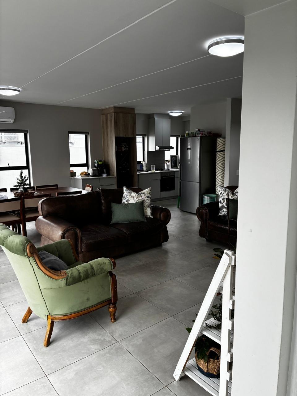 Image 2 of 6