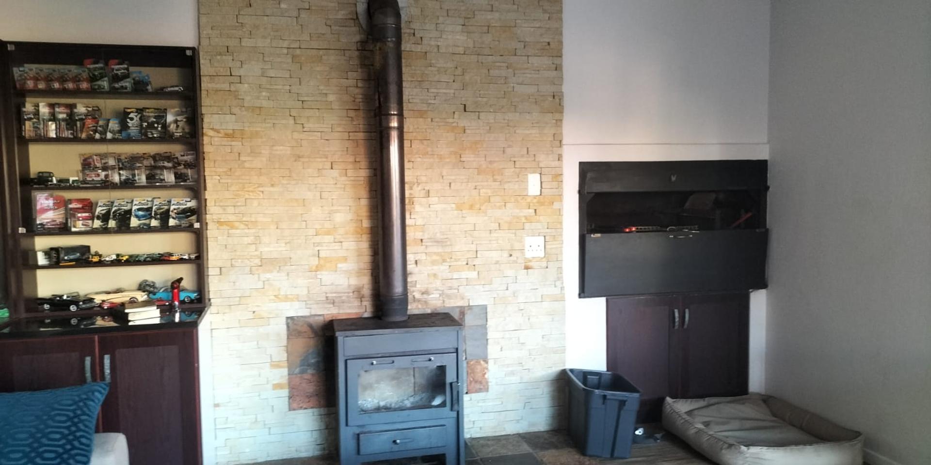 Image 2 of 6