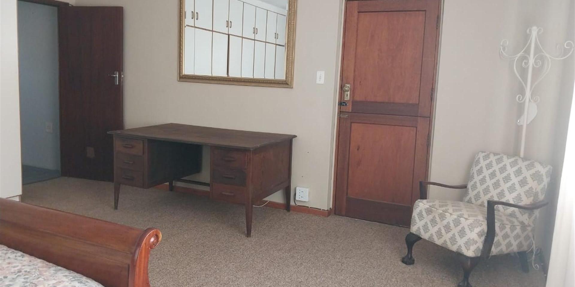 Image 4 of 6