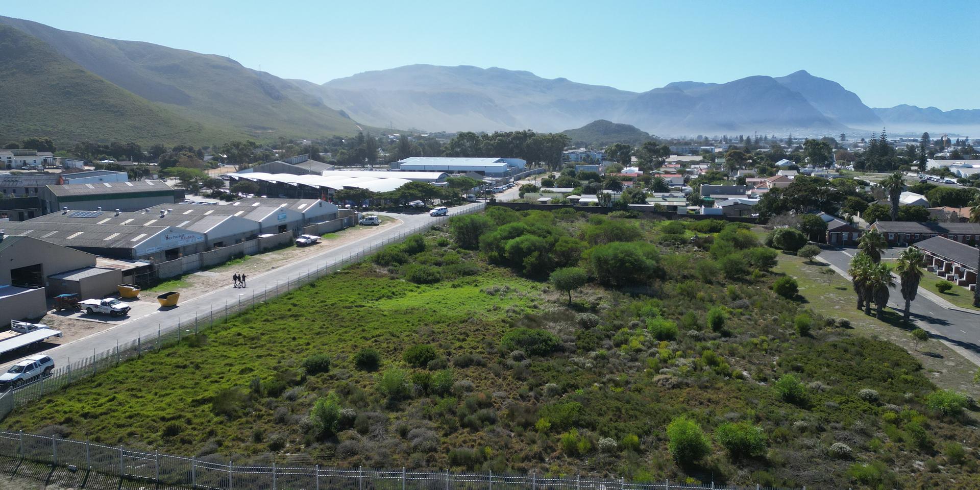 Image 2 of 6