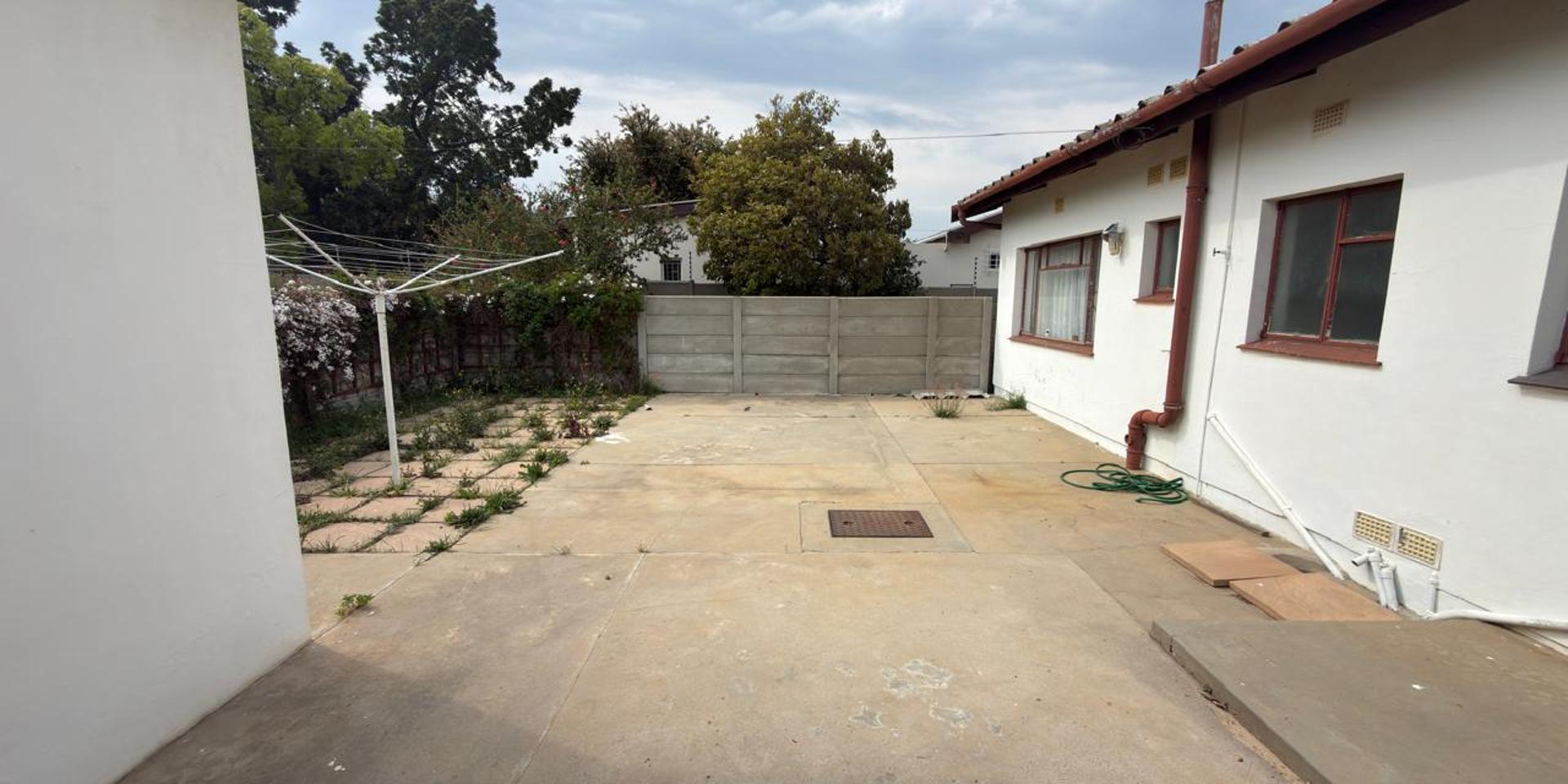 Image 3 of 6