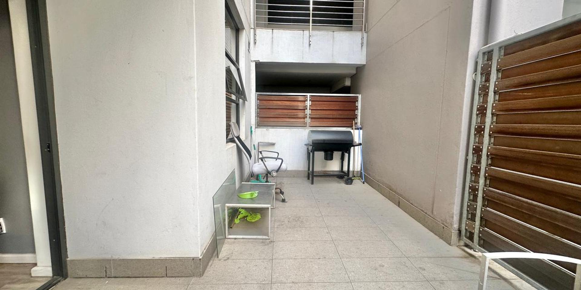 Image 4 of 6