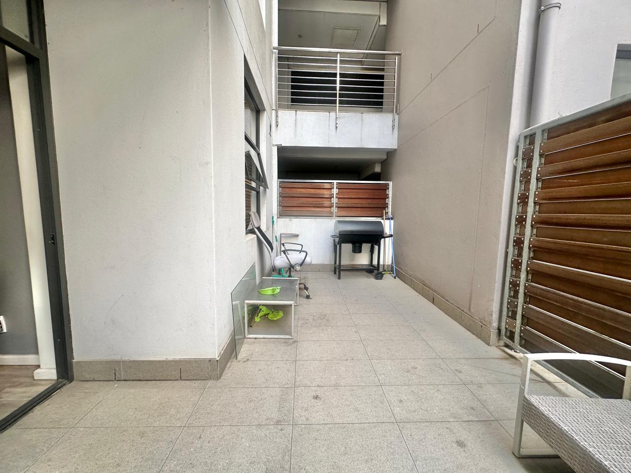Image 4 of 6