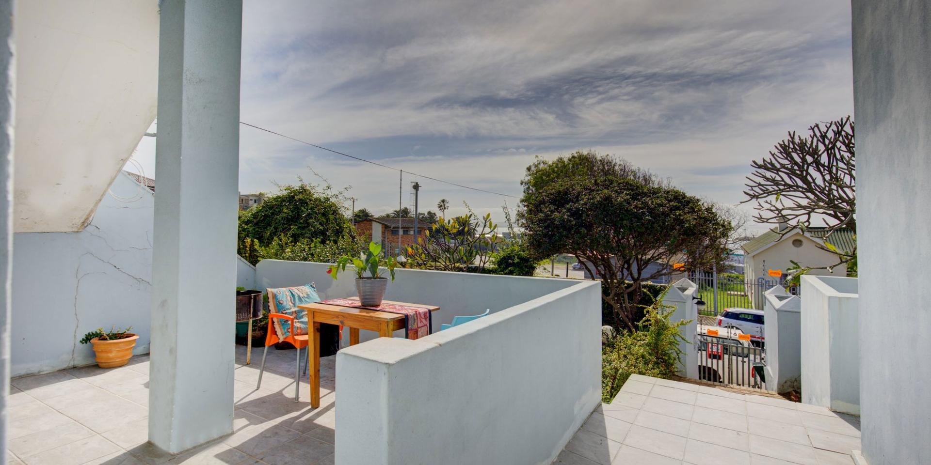 Image 4 of 6