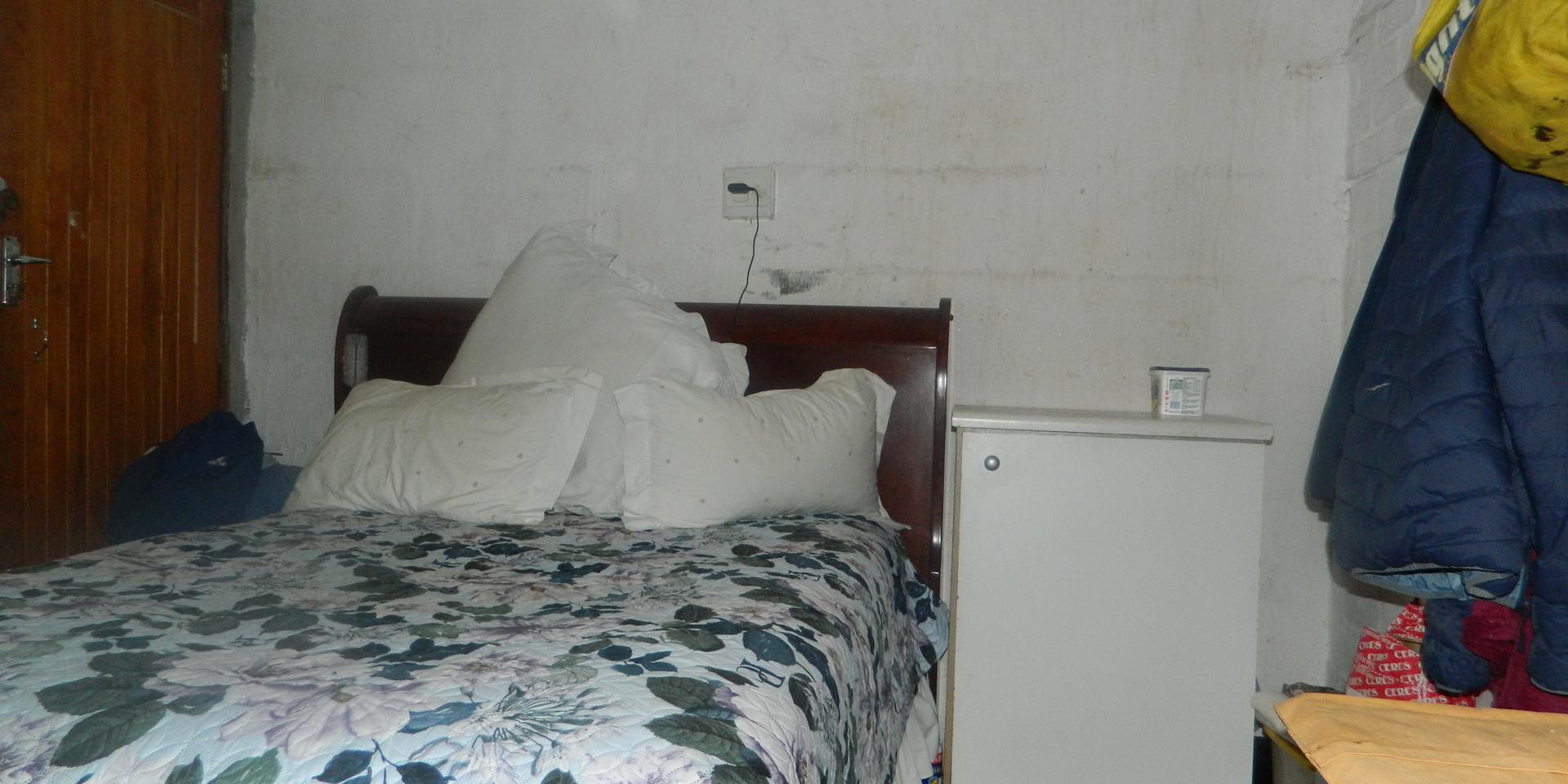 Image 2 of 6