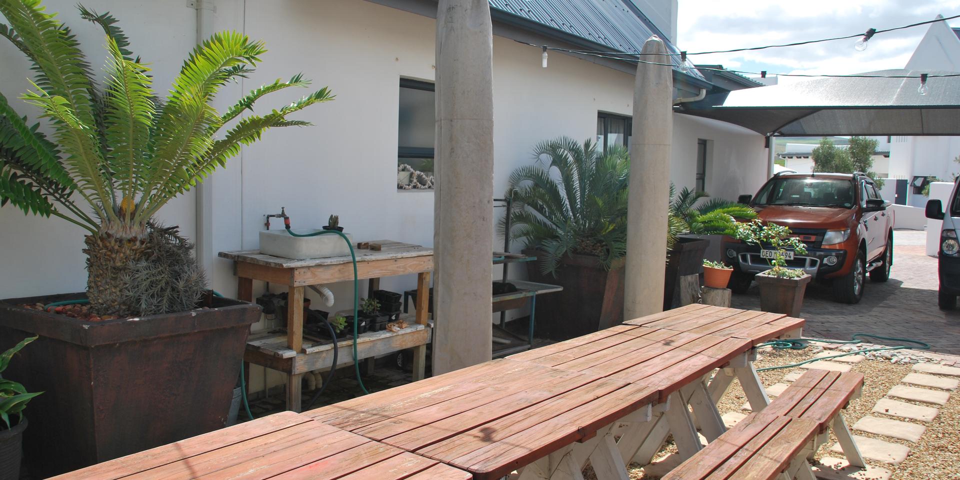 Image 2 of 6