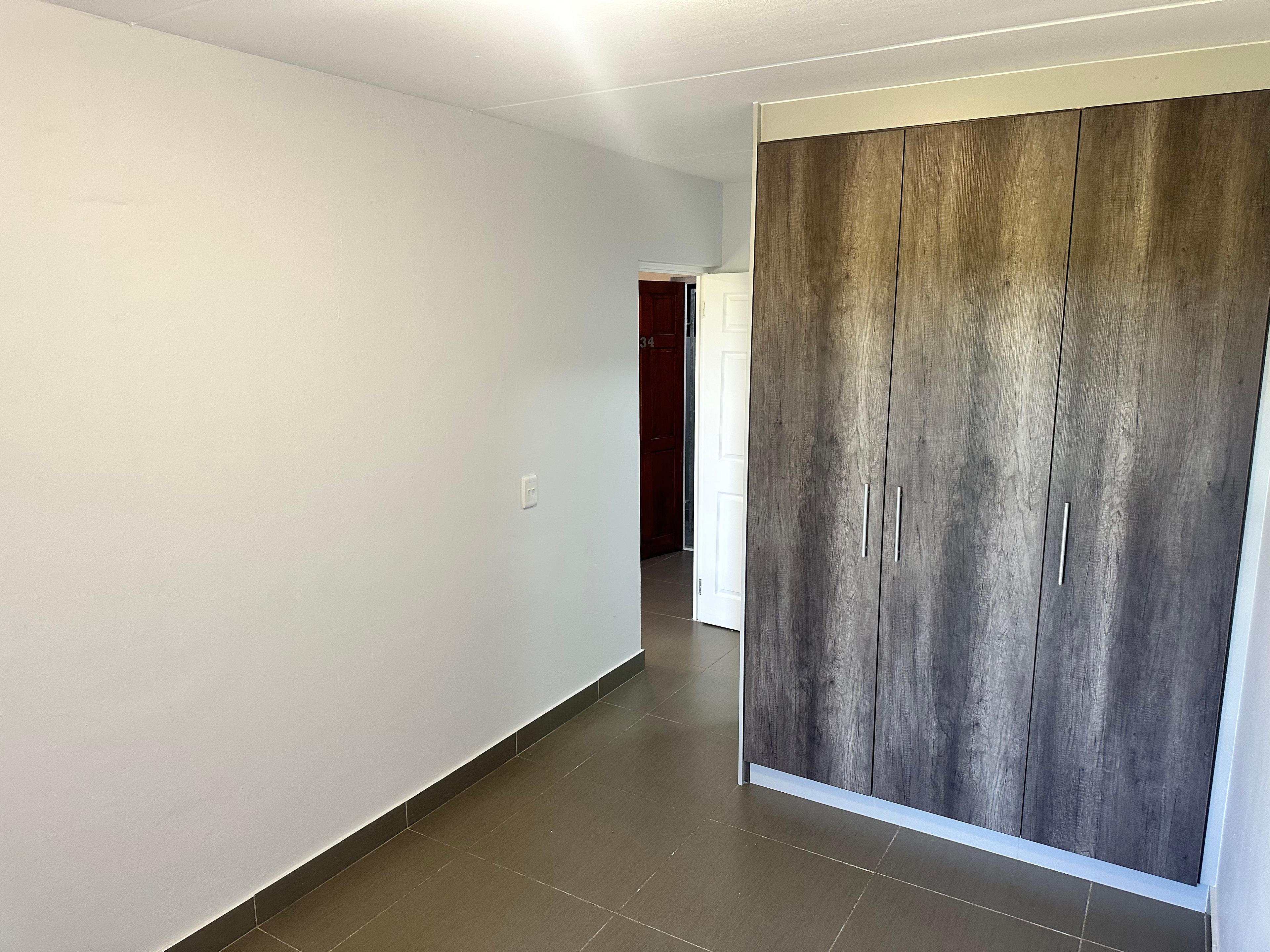 Image 4 of 6