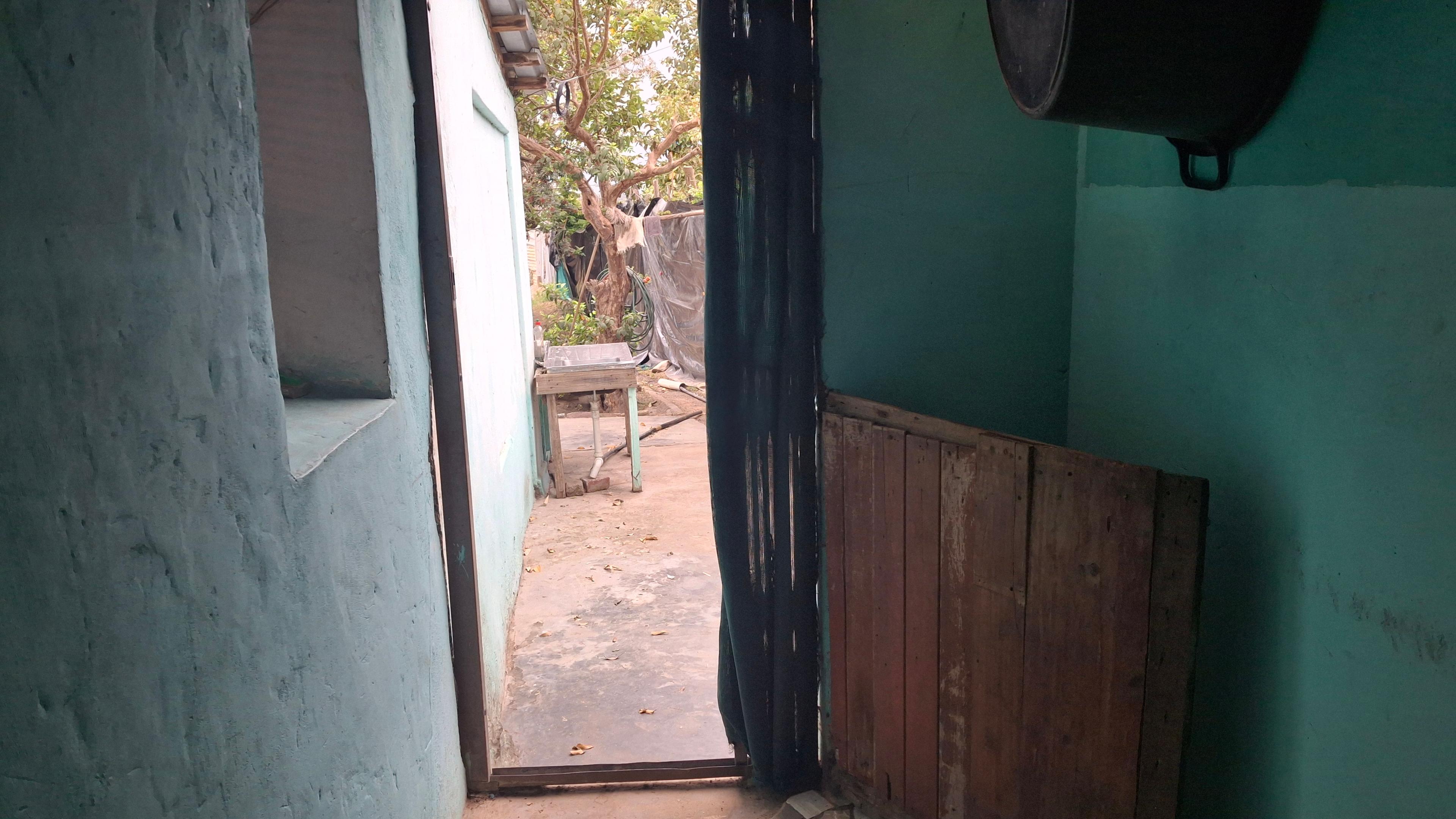 Image 2 of 6